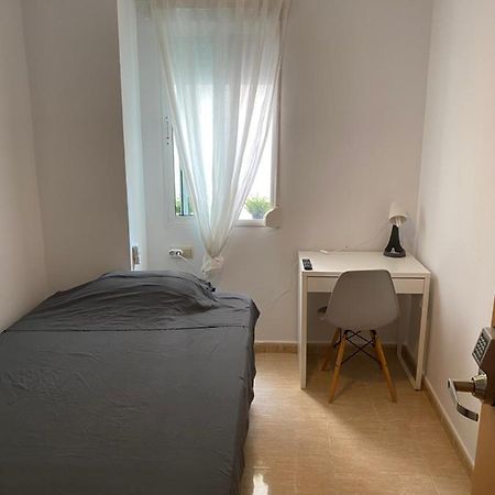 Single Room In My Apartment At The Beach فالنسيا المظهر الخارجي الصورة